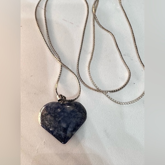 SODALITE GEMSTONE HEART PENDANT NECKLACE BLUE 23’ BOX CHAIN EUC 0684 R - Picture 9 of 11